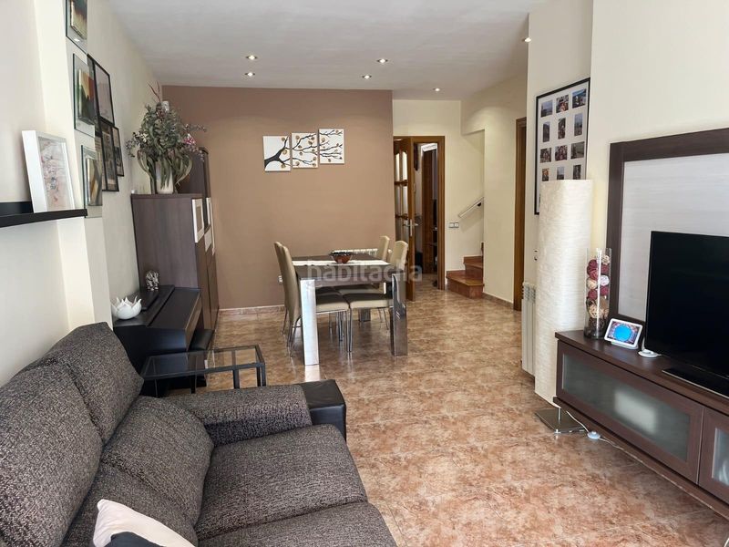 Foto c8fea81f-b6d3-49f7-8516-4a54a53b42d2. Casa aparellada amb calefacció aparcament a Concòrdia Sabadell