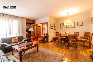Pis  Paseo reina cristina. Exclusiva vivienda en paseo de reina cristina, 24.