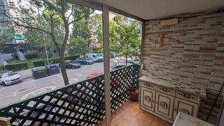 Miete Etagenwohnung  Calle jose de cadalso. Piso de tres habitaciones con terraza.