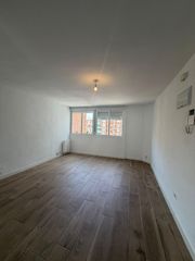 Miete Etagenwohnung  Avenida marques de corbera. Estupendo piso de tres dormitorios en la elipa