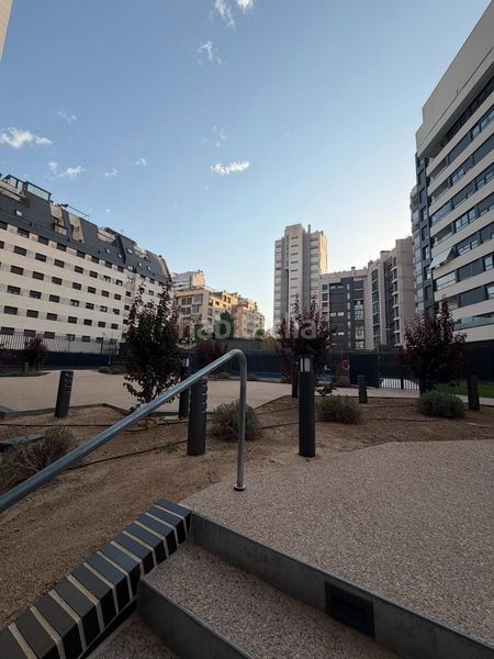 Foto aea91698-9f57-4199-a3ed-a57d6a67347d. Lloguer pis amb calefacció aparcament piscina a Valdebebas - Valdefuentes Madrid