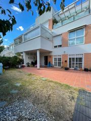 Alquiler Piso  Calle juniperos. Exclusivo bajo con gran patio privado en las rozas