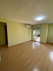 Miete Etagenwohnung  Calle calle dalia. Vivienda de 3 dormitorios con dos terrazas en pozuelo de alarcón