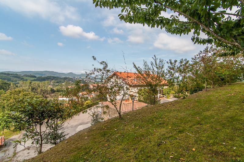 Foto 340cca73-e4bb-46c2-858f-3ec9b66f41d8. Casa chalet individual con parcela de 5000 mt en Bárcena de Cicero