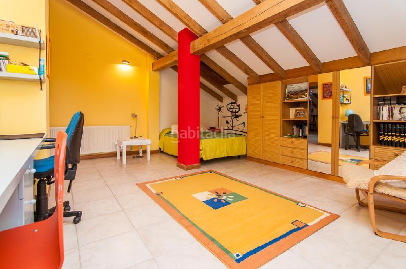 Foto a347e3f7-f60f-4663-b2d2-dd8d131a5fd0. Casa chalet individual con parcela de 5000 mt en Bárcena de Cicero