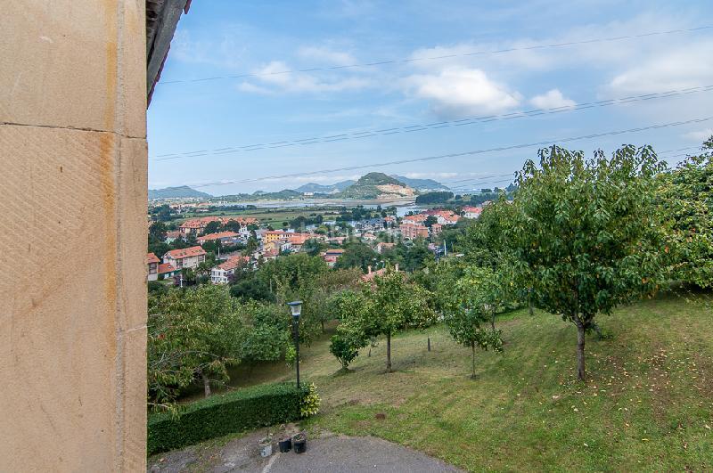 Foto a8d2c869-0b3d-418f-bb29-cf441bb2d5ff. Casa chalet individual con parcela de 5000 mt en Bárcena de Cicero