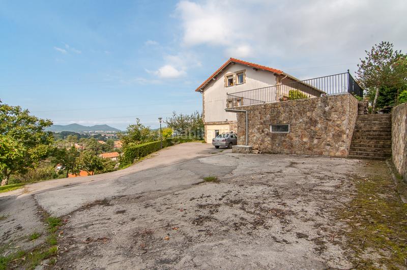 Foto df5c0ce7-35cb-48a2-b340-f7be6e90d123. Casa chalet individual con parcela de 5000 mt en Bárcena de Cicero