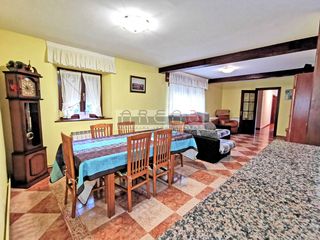 Reihenhaus in Isequilla - barrio isequilla 9. Casa de piedra en liendo