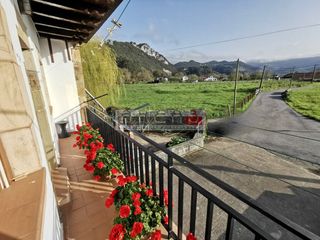 Casa adossada a Isequilla - barrio isequilla 9. Casa de piedra en liendo