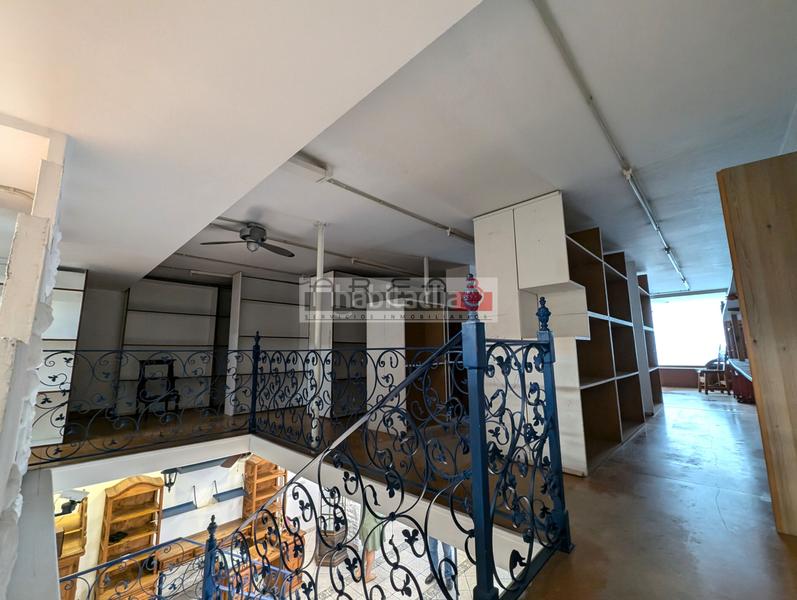 Foto ca3ca9a7-fa70-4402-9f81-247e27bb3566. Affitto locale commerciale in Laredo - cl villa de foz 1 in Laredo