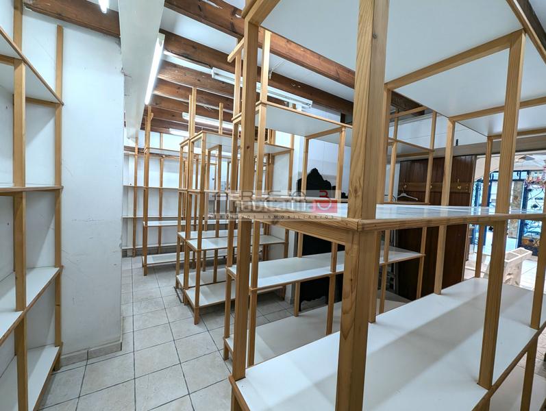 Foto 135a4ff5-4e23-40c6-ad3d-98d86c3cd1a4. Lloguer local comercial a Laredo - cl villa de foz 1 a Laredo