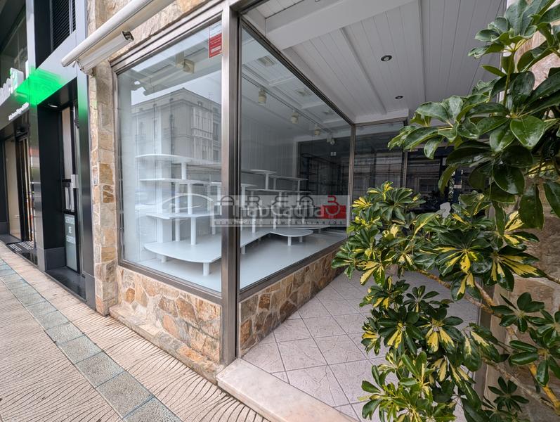 Foto ede994be-ff5d-42f9-b7e9-de8bd7257d6e. Lloguer local comercial a Laredo - cl villa de foz 1 a Laredo
