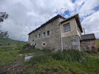 Maison à Lavín - barrio lavín-brazo del conde - la gándara 27. Casona para refomar con terreno de 15.000 metros en lavín, soba
