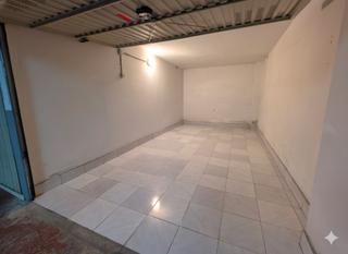 Parking voiture à Colindres - urbanización las palmeras 39. Garaje cerrado en colindres  las palmeras