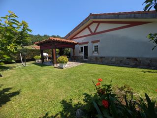 Casa in San mames de aras 27. Chalet individual con piscina privada en cantabria oriental