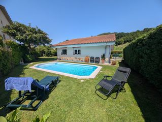 Casa en Voto. Chalet individual con piscina privada en cantabria oriental