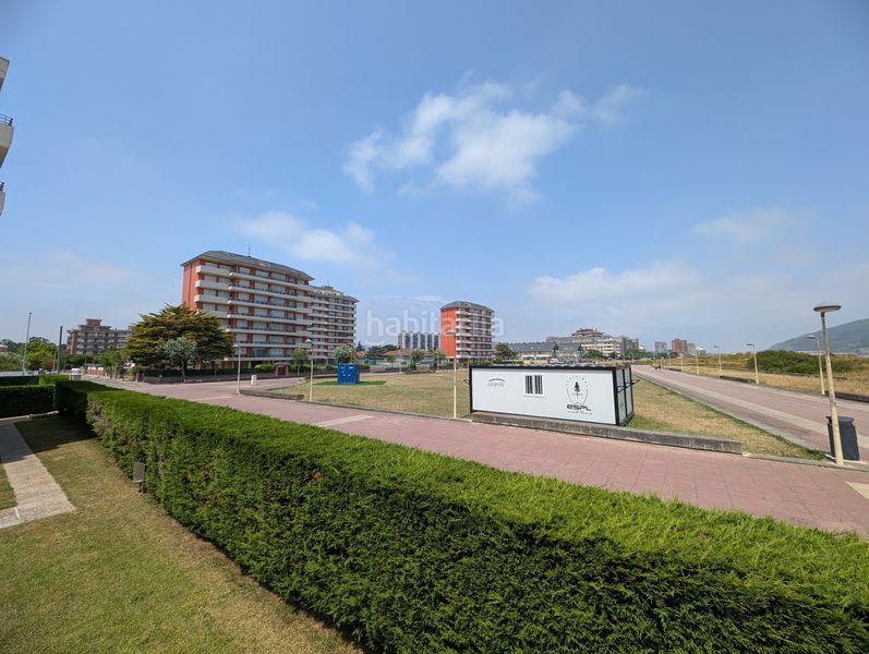 Foto 2456644b-7388-4d16-8523-86cccfa6e8cf. Piso en Laredo - calle enrique mowinckel- rcia amanecer 84 bajo en la playa en Laredo