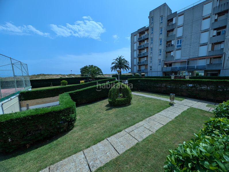 Foto 2d5207fb-9f99-42bf-a00a-34c6d4d265cd. Piso en Laredo - calle enrique mowinckel- rcia amanecer 84 bajo en la playa en Laredo