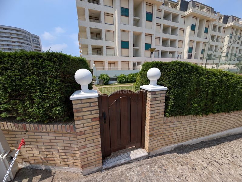 Foto 3d7125f3-9cdf-4d5c-b3ff-b0f1caa8566d. Piso en Laredo - calle enrique mowinckel- rcia amanecer 84 bajo en la playa en Laredo