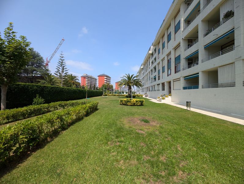 Foto aac83056-64f3-4071-869b-f7d143b21db8. Piso en Laredo - calle enrique mowinckel- rcia amanecer 84 bajo en la playa en Laredo