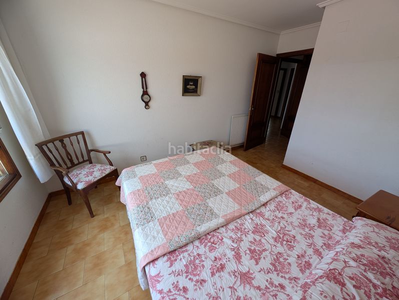 Foto c6bf5b2b-1662-4aa9-a426-4a5ef068cfac. Piso en Laredo - calle enrique mowinckel- rcia amanecer 84 bajo en la playa en Laredo