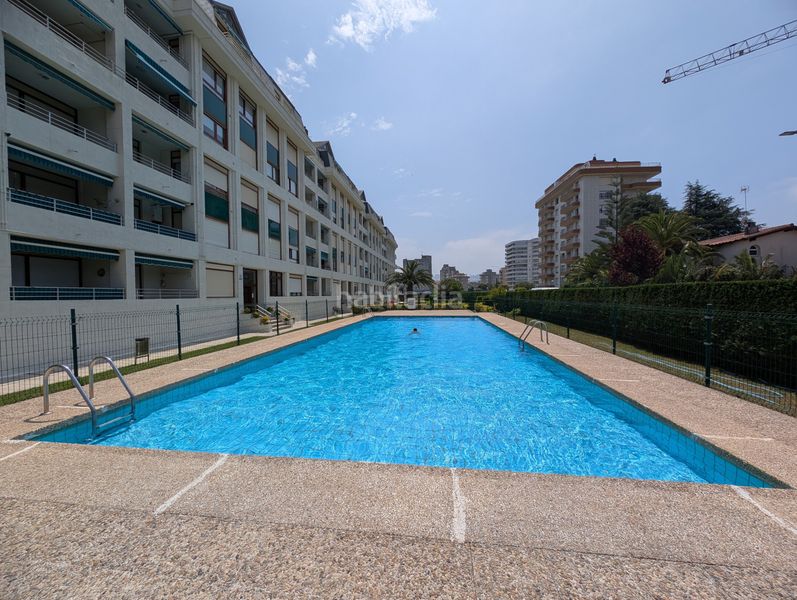 Foto e30df3f2-e94a-4a71-b530-0e4a1e15cee1. Piso en Laredo - calle enrique mowinckel- rcia amanecer 84 bajo en la playa en Laredo