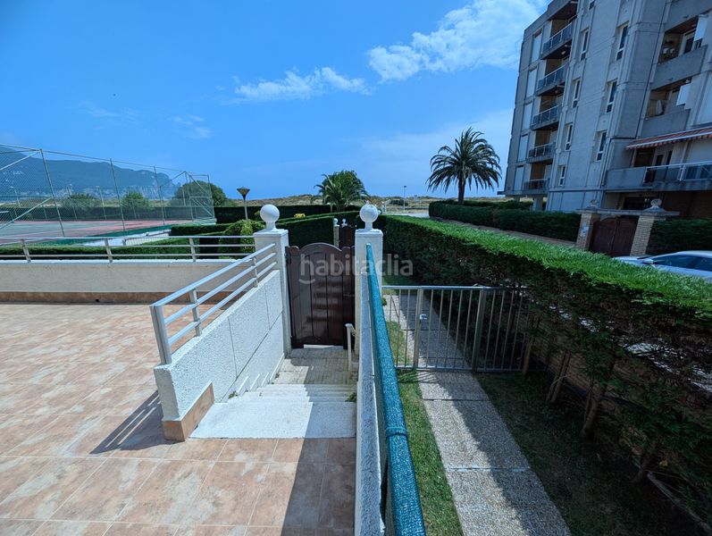 Foto f0319e30-957c-4e66-a202-fb3db731faef. Piso en Laredo - calle enrique mowinckel- rcia amanecer 84 bajo en la playa en Laredo