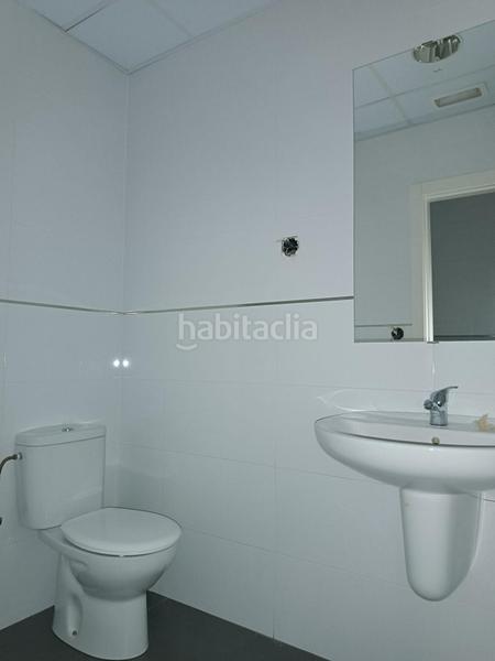 Foto df726ea9-a4e9-4cd6-ab77-661c6cce7ebc. Location local commercial dans Cruces Barakaldo