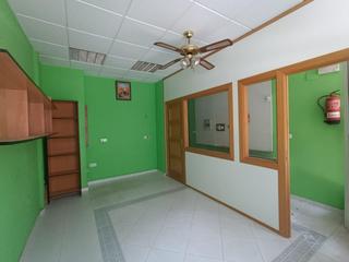Local Comercial a Centro. Local en venta en calle hermanos larrarte.