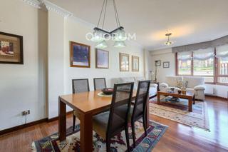 Piso en Burtzeña. Se vende piso de 3 habitaciones y  2 baños con garaje directo en