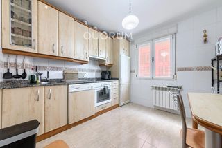 Pis a Arteagabeitia - Retuerto - Kareaga. Tres habitaciones con ascensor y dos terrazas en arteagabeitia