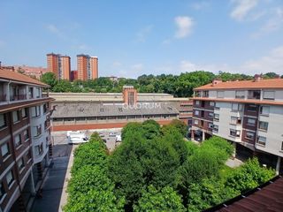 Penthouse in Burtzeña. Atico de 4 habitaciones con garaje y trastero