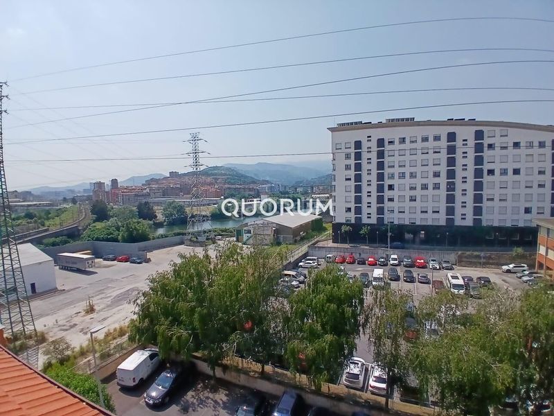 Foto 2100e918-f5a1-4aa0-bf74-447cc9100a9d. Àtic amb calefacció aparcament a Burtzeña Barakaldo