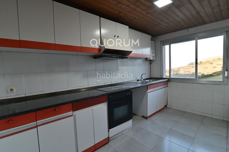 Foto 4cf4b8c6-7748-429b-a275-f6972e3adf00. Masía se vende casa en kobaron con preciosas vistas al mar para reformar a tu gusto en Muskiz