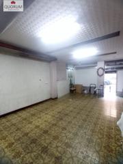 Location Local commercial à Centro. Se alquila local en barakaldo centro.