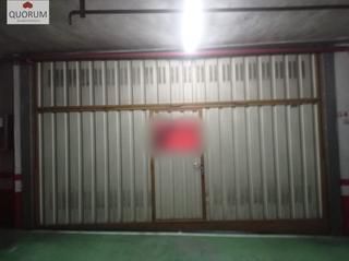 Aparcament cotxe a Casco Viejo - Muelle. Se vende parcela de garaje triple cerrada en portugalete centro.