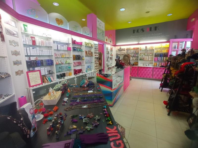 Foto 3c2ae472-e46c-4c3c-be1c-6a7ef7382db0. Local comercial bonito local comercial con amplio escaparate en santa teresa, en Barakaldo