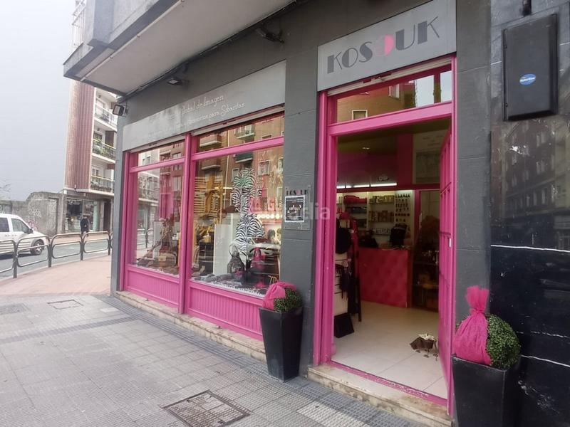 Foto 82b93dc8-9b2f-4bfa-b1dd-669a0df16bbe. Local comercial bonito local comercial con amplio escaparate en santa teresa, en Barakaldo