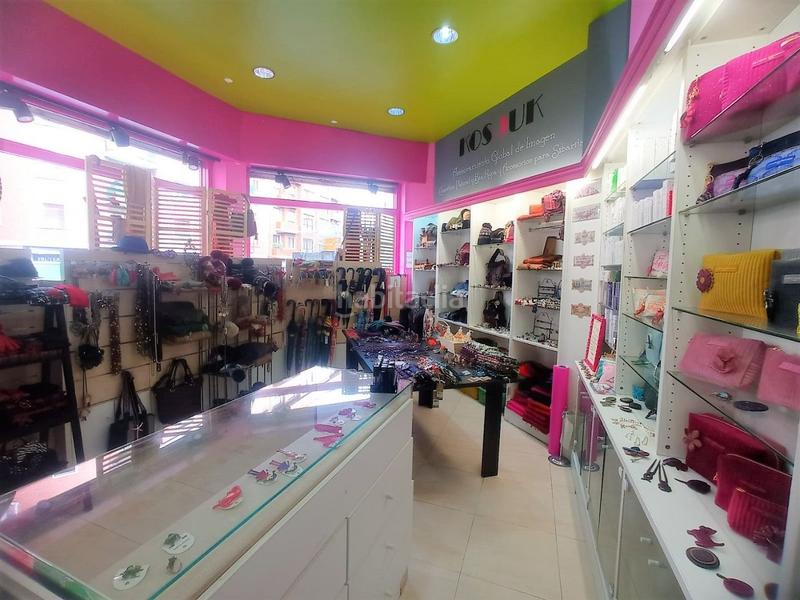 Foto 95013df4-f92e-4aa4-970f-83805b188af3. Local comercial bonito local comercial con amplio escaparate en santa teresa, en Barakaldo