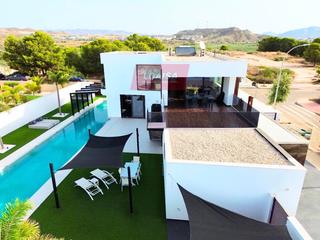 Xalet  N/a. Villa de lujo en vera playa