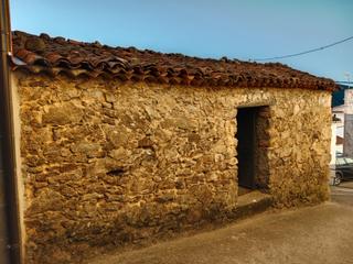 Casa a Calle de san antolín 16. Venta de casa de piedra en barrado