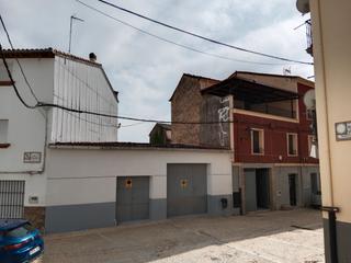 Edifici a Calle felipe ii 3d. Venta de nave y plazas de garaje en cuacos de yuste