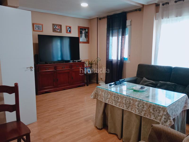 Foto e0419174-69ab-4112-8b21-8fe89e1217a4. Casa a calle cabezabellosa 7 a Miralvalle - Av. Virgen del Puerto - La Data Plasencia