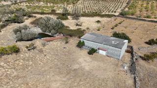 Finca rústica  Calle isabel collado 28. Venta de finca en la vera, arroyomolinos, con abundante agua