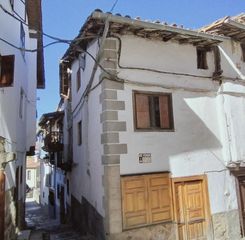 Masia en Calle mayor 43. Casa de pueblo con encanto en candelario - oportunidad de invers
