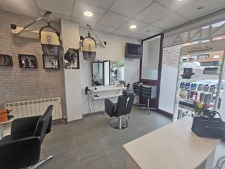 Transfer Business premise in Roda de Ter. Oportunitat perruqueria totalment equipada