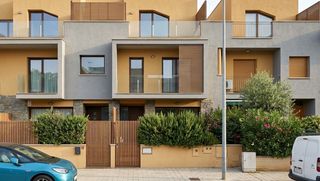Casa aparellada a Sant Julià de Vilatorta