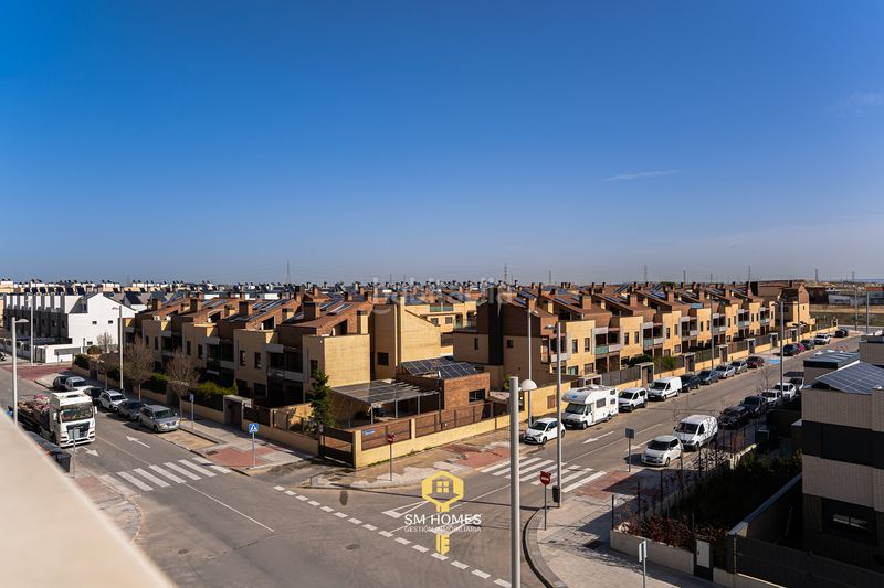 Foto da8ab088-5f51-43f1-ad2b-e6a506c9ee7e. Pis amb calefacció aparcament piscina a El Cañaveral Madrid