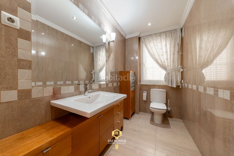 Foto 6741584d-6891-44f0-a4f0-dfb4539611e6. Casa aparellada amb calefacció aparcament a Las Conejeras-Eparragal Coslada