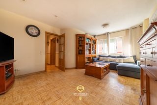 Pis  Plaza de la ilustración. Piso en venta en mejorada del campo.